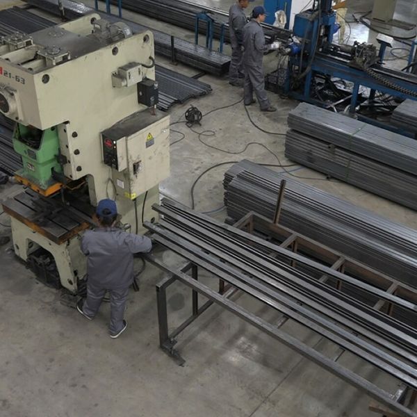 Wuxi Hengtong Metal Framing System Co., Ltd. خط إنتاج المصنع